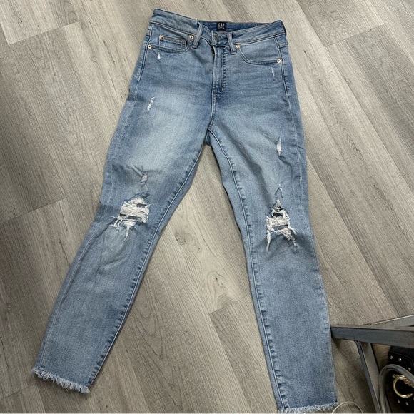 GAP Denim Curvy True Skinny Jeans Size 6/28 Distressed Frayed Hem - Picture 1 of 10